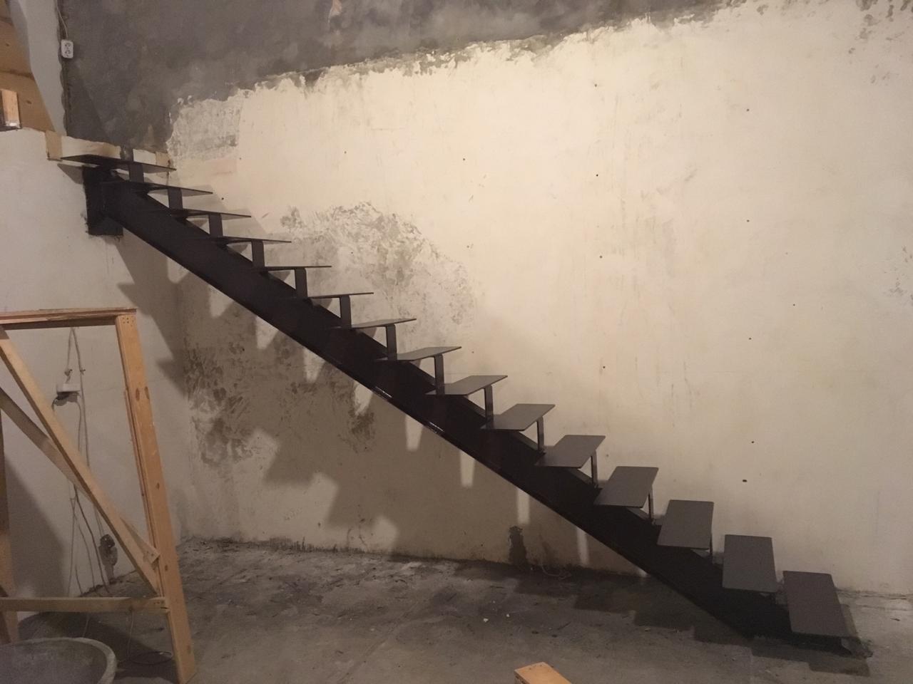 Лестницы на монокосоуре лофт