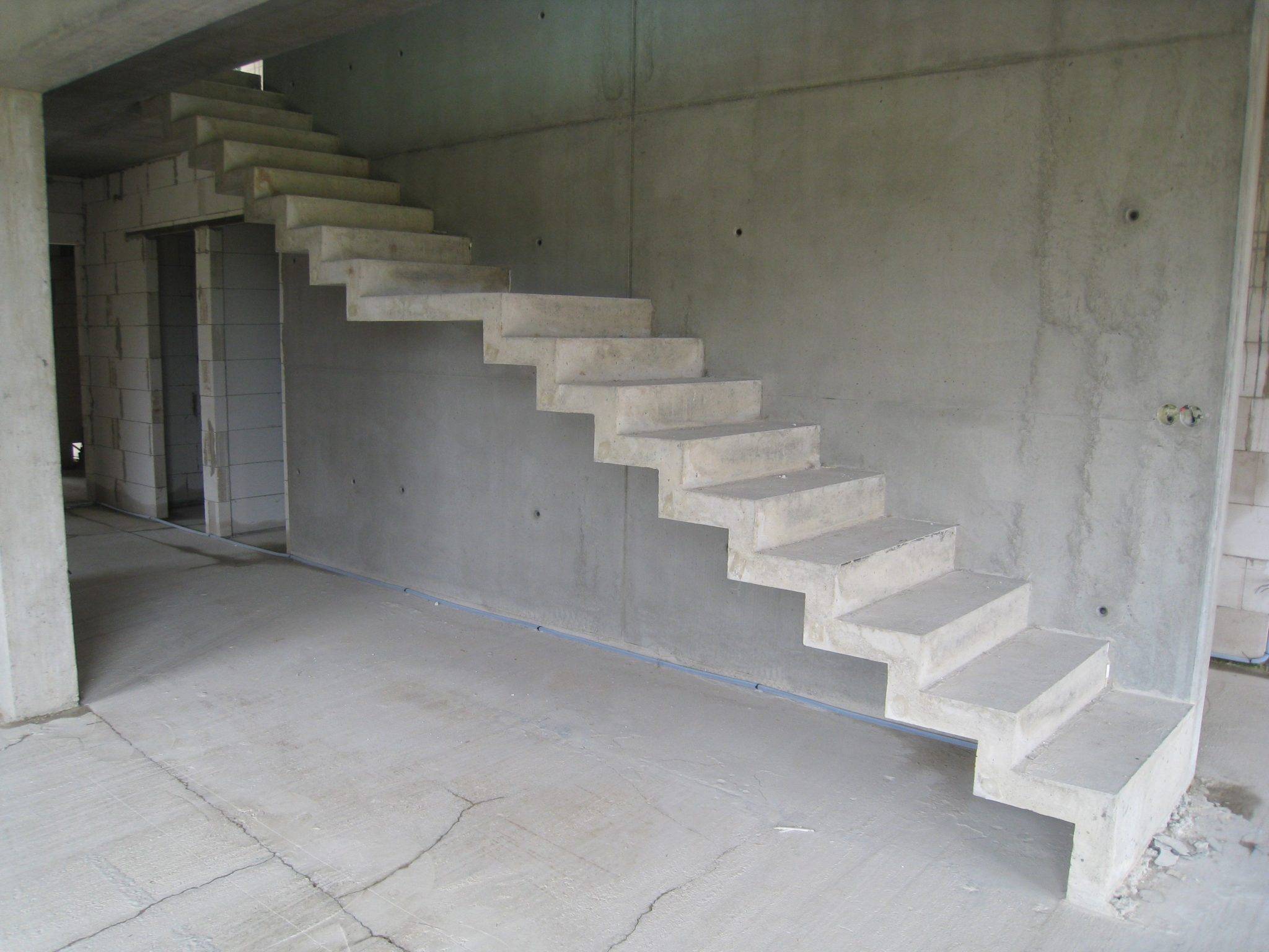 Монолитная лестница с площадкой .jpeg