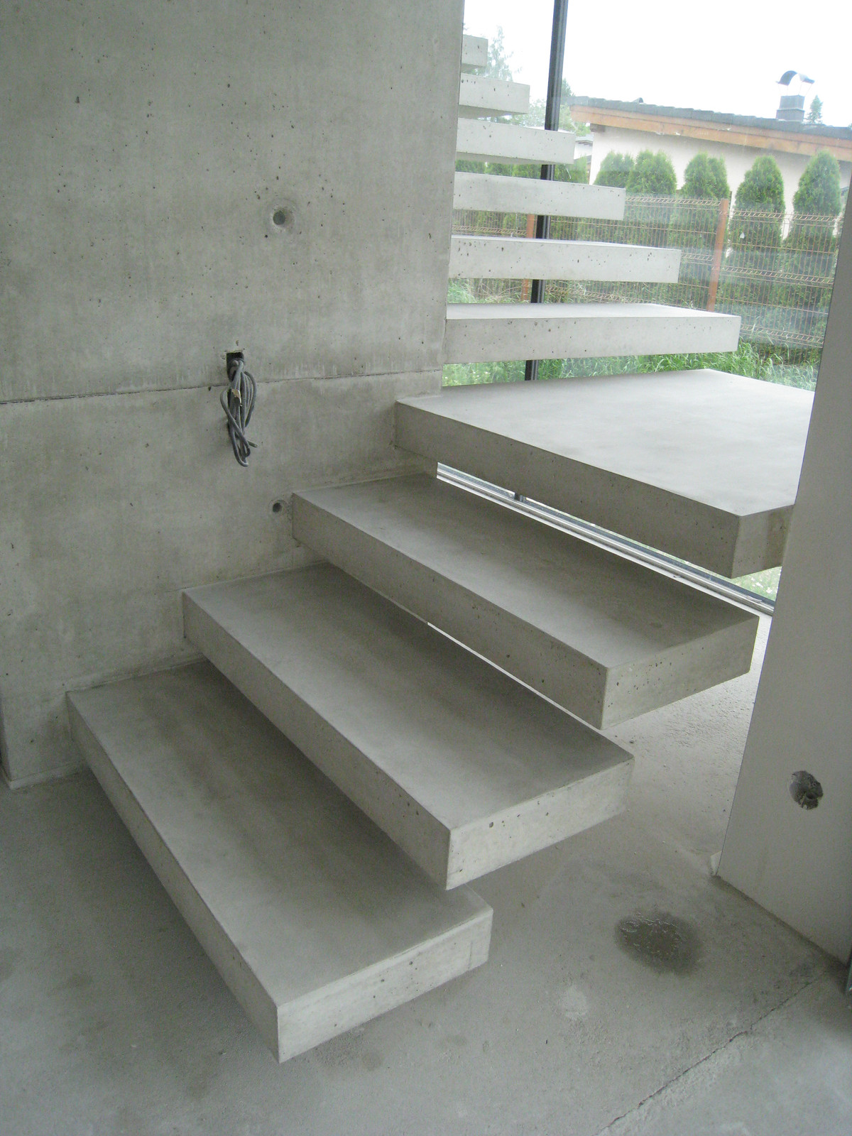 Лестница бетонная консольная