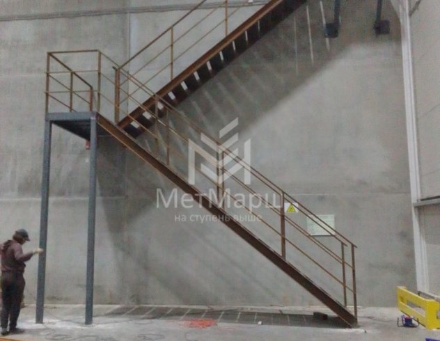 Лестница техническая в складской комплекс