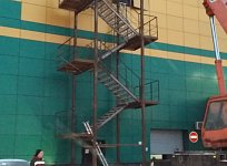 Маршевая эвакуационная лестница высотой 11.7 м
