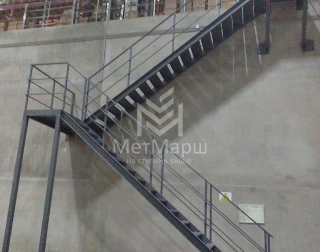 Лестница техническая в складской комплекс