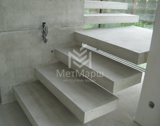 Лестница бетонная консольная