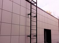 Вертикальная лестница с переходной площадкой